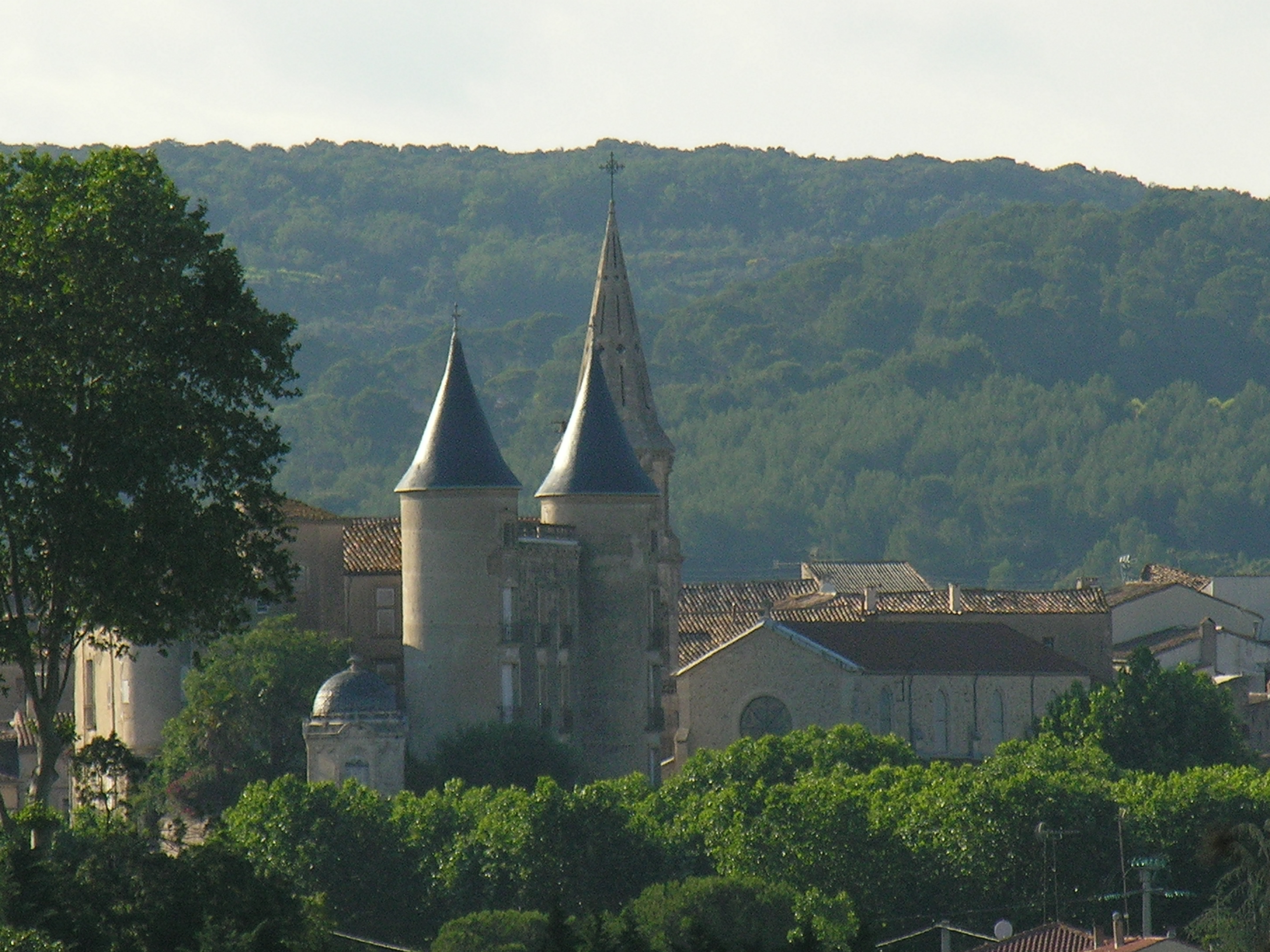 Vue du chateau de Pouzolles